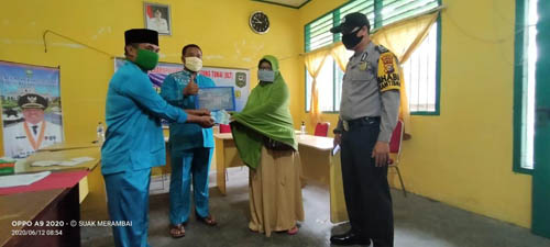 Pemkam Suak Merambai Salurkan BLT-DD Tahap I,II dan III Kecamatan Bungaraya